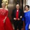 Da esquerda para a direita, Lorna Luft e a irmã, Liza Minelli chegam com um convidado