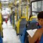 Leitores e livros: No Rio, Fabiana lê no autocarro 