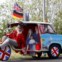 Para celebrar o casamento do príncipe William com Kate Middleton, usou partes de um Trabant, o carro icónico da República Democrática Alemã