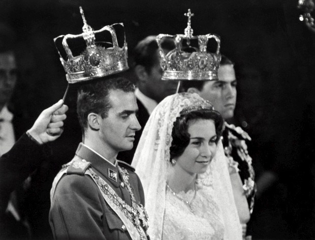 O rei Juan Carlos e a rainha Sofia na cerimónia do seu casamento