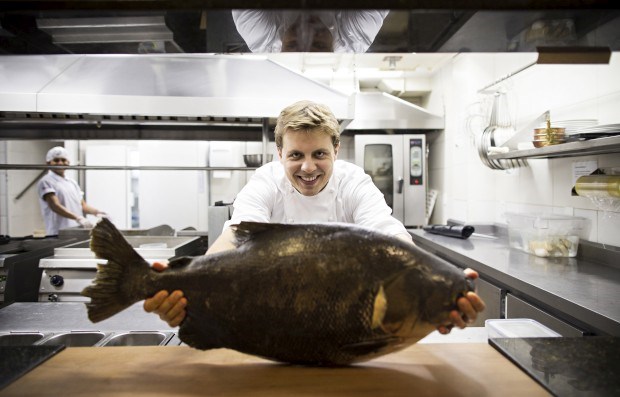 Felipe Schaedler na sua cozinha