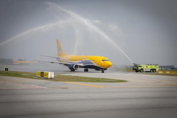 O voo inaugural da Europe Airpost festejado no Porto como manda a tradição
