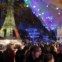 Um mercado de Natal, em 2011, ao longo dos Campos Elísios em Paris. Mas o que se vê na imagem é mesmo uma réplica da torre. 