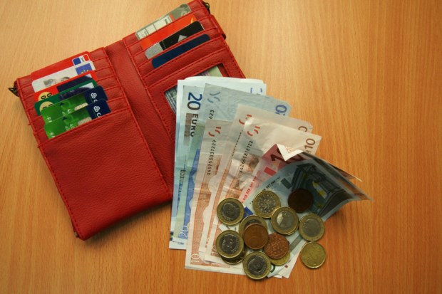 Autora garante que seguindo algumas dicas é possível que fique na carteira algumas centenas de euros ao fim do ano