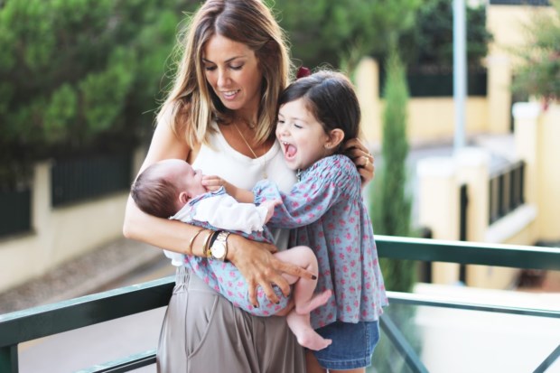 Fernanda Velez com as filhas Carlota e Carminho