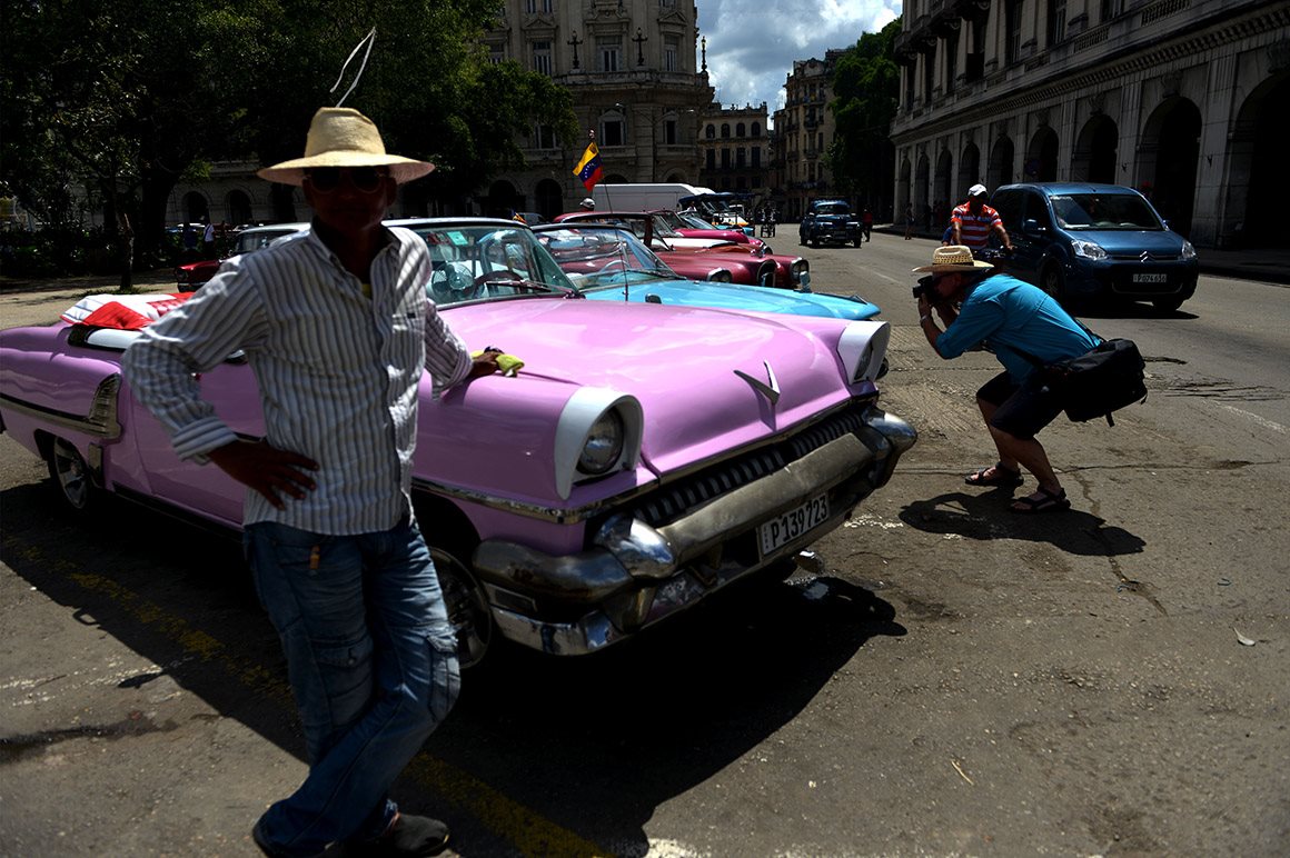 Turistas precipitamse para Cuba para experimentar a realidade antes do