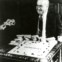 Charles Darrow, o inventor do jogo que pôs o mundo a negociar em imobiliário a brincar