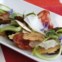 Texturas de cogumelos numa salada fresca de espargos,
lascas de queijo de Nisa e lombo de Portalegre. Chefe Miguel Laffan, L'AND