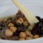  Misto de cogumelos com grão-de-bico,
presunto alentejano e queijo de Nisa. Chefe António Nobre / Grupo Hotéis M’AR De AR – Évora