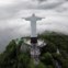 Rio e o Cristo Redentor no Corcovado em vista aérea. 