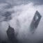 Em Xangai, os arranha-céus do World Financial Center e da Torre Jin Mao são vistos durante uma forte chuvada 
