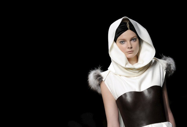 Uma criação de Lagerfeld para a Fendi, apresentada durante a Semana da Moda de Milão, em 2009