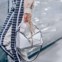 O fotógrafo canadiano Tommy Ton começou a sua carreira como blogger de street style e tornou-se fotógrafo de moda profissional