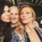 Karlie Kloss numa selfie com Kendall Jenner e o seu maquilhador na apresentação oficial da colecção H&MxBalmain em Nova Iorque