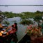 Consoante a época do ano, o cenário em volta do Tonlé Sap varia de forma significativa
