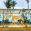 Faena Miami Beach - Gone but not Forgotten de Damien Hirst, o esqueleto de um mamute coberto em ouro de 24 quilates dentro de uma monumental vitrine, pertencente a Len Blavatnik e avaliada em 18 milhões de dólares.