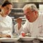 Elena, aqui com o pai, o chef Juan Mari, no Arzak, o restaurante da família com três estrelas Michelin