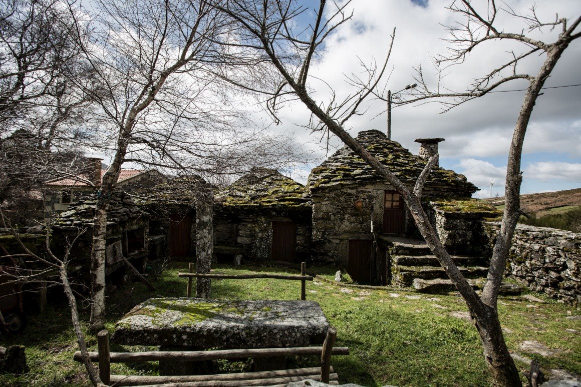 Resultado de imagem para A aldeia dos hobbits Portugal
