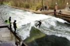 Surf na onda artificial : unto à ponte da Prinzregentenstrasse