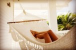 Ficar bronzeado sem apanhar sol é possível