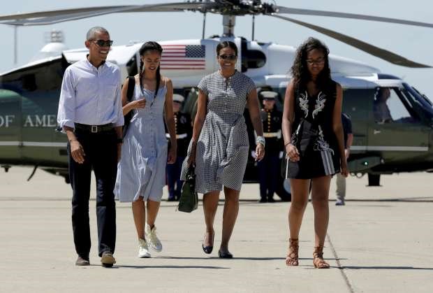 Obama com as duas filhas, Malia e Sasha, e a mulher Michelle