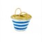Cesta Twenty Violets com riscas brancas e azuis (34,00€ no site da marca).