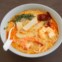 <i>Laksa</i> é uma sopa típica de Singapura que tem como base dois ingredientes: massa de arroz e folha-de-laksa
