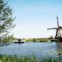 Em Kinderdijk, teremos
diante dos olhos daqui a
algumas semanas o bilhete-
-postal de uma paisagem
gélida e branca, com os canais
convertidos em pistas
de patinagem