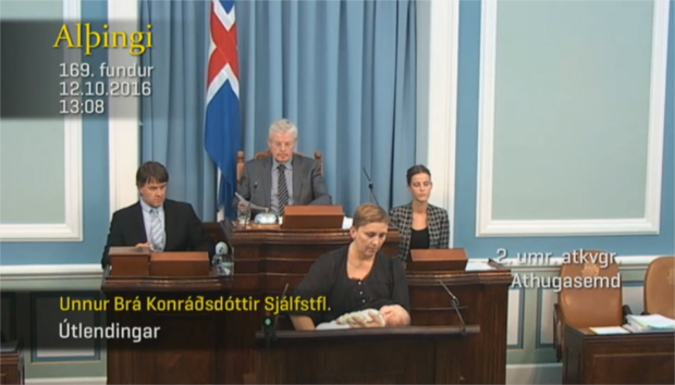 O momento foi captado em directo pelas televisões islandesas