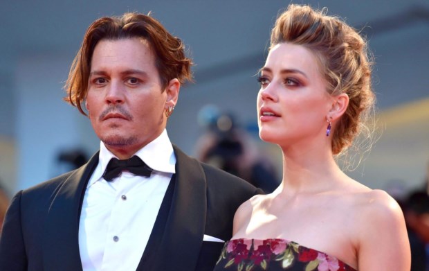 Johnny Depp e Amber Heard estão divorciados