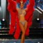 A candidata da França, e actual Miss Universo, no desfile de trajes nacionais ainda na fase preliminar da competição