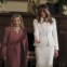 Melania Trump e Sara Netanyahu à entrada na conferência que os maridos dariam na Casa Branca
