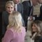 A filha do Presidente, Ivanka Trump, cumprimenta a mulher do primeiro-ministro israelita