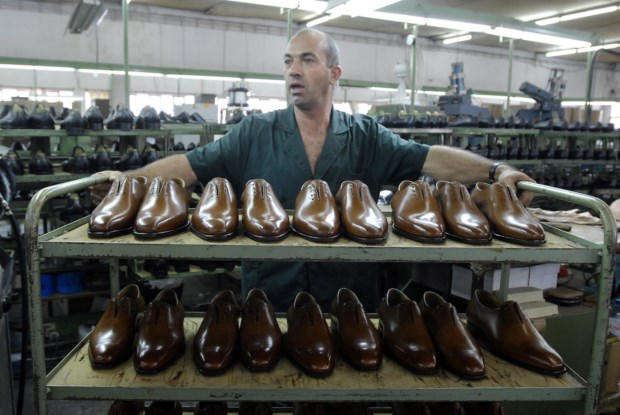 Fabrico de calçado na fábrica Zarco, em São João da Madeira