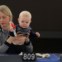 A bebé esteve mais ocupada com os brinquedos do que com a política