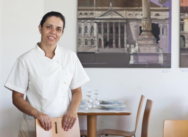Noélia, chef no restaurante Noélia e Jerónimo, em Cabanas de Tavira