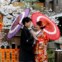 Casal com trajes tradicionais japoneses, em Quioto