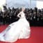 A actriz Elle Fanning, em Vivienne Westwood couture