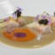 Gamba violeta grelhada com sopa de pão e marisco