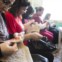Mulheres no campo de refugiados a trabalhar