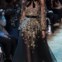Sara Sampaio desfila em Elie Saab