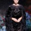 Kendall Jenner no desfile da Fendi, assinado por Karl Lagerfeld