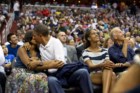 Durante um jogo de basquetebol, em Julho de 2012, Barack e Michelle Obama são apanhados pela 
