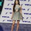 A cantora Hailee Steinfeld, em Versace