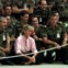 Diana posa com membros dos capacetes azuis franceses, em Agosto de 1997. Viajou para a Bósnia e Herzegovina com o intuito de chamar atenção para as vítimas das minas