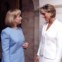 Ao lado de Hillary Clinton, na Casa Branca, em Junho de 1997