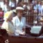Diana, a rainha-mãe e Harry à saída do Palácio de Buckingham, em 1992