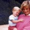 Diana com William, o filho mais velho, ao colo