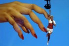 Katy Perry processada por assistente de palco que perdeu dedo
