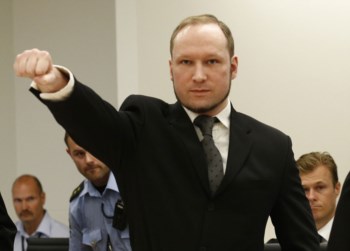 Breivik numa das sessões do julgamento